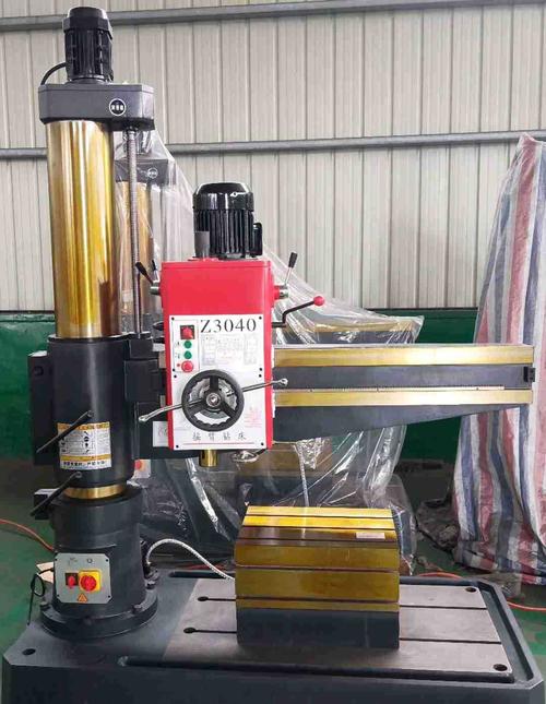 廠家銷售搖臂鉆床3050機械鎖緊自動升降齒輪變速搖臂導(dǎo)軌長度1600